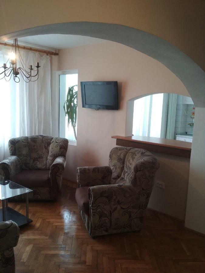 Pelican Proxy Apartment Oradea Exterior foto